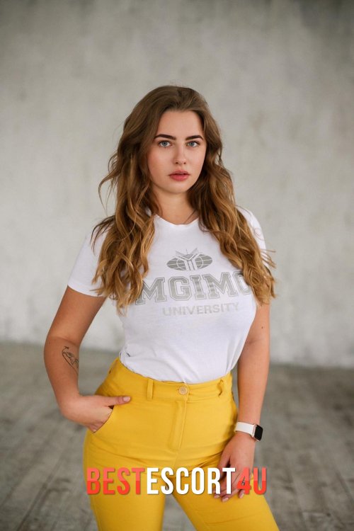 Blond / brown hair Katty picture 3 at 600 for the first hour